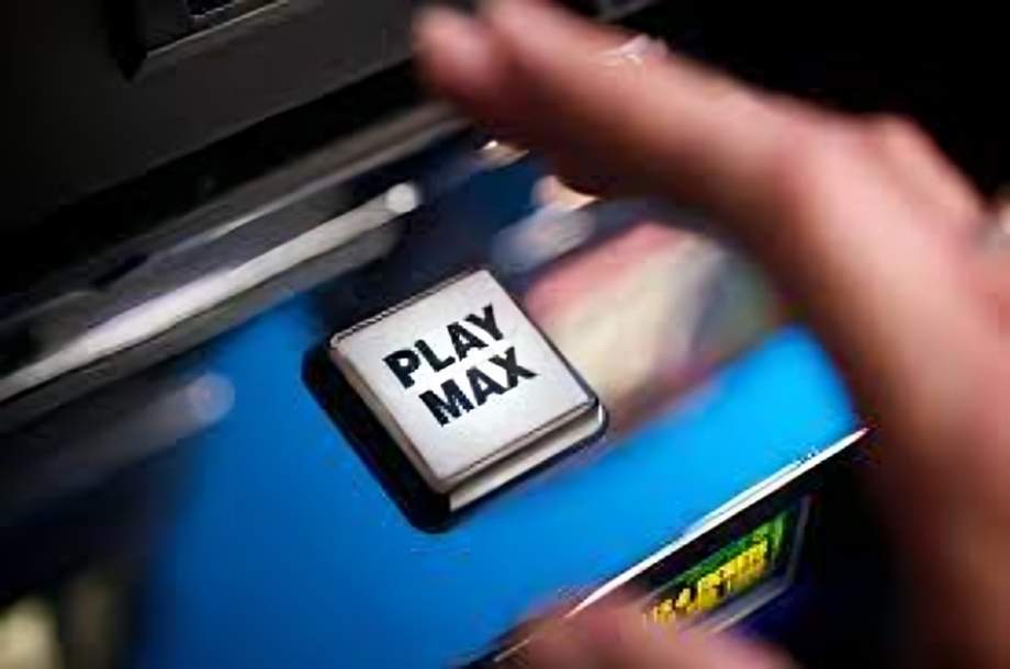 Deciding Whether to Play Max Bet